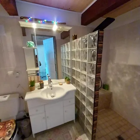 Loft Ambrussum, Jacuzzi, Jardin,bbq * Lunel (Herault)
