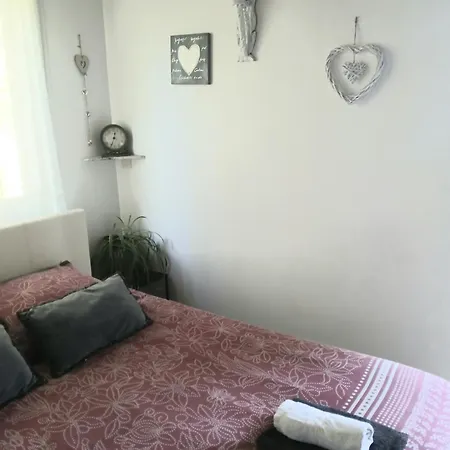 Loft Ambrussum, Jacuzzi, Jardin,bbq Holiday home *